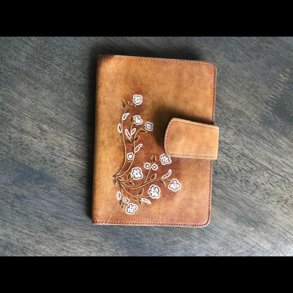 Leather Floral pattern Wallet - Picture 9 of 9
